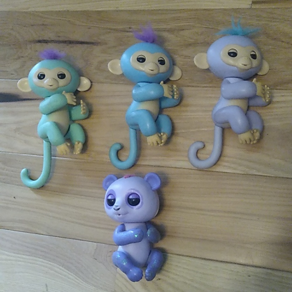 Fingerlings lot.  You will receive all 4. Batteries not included.
